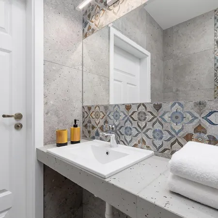 - Augustianska 1, Old Town 4* Krakow