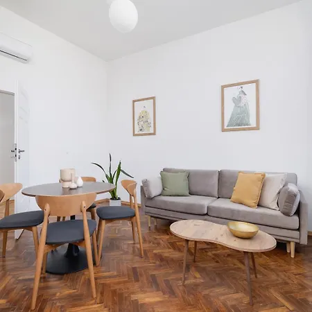 - Augustianska 1, Old Town 4* Krakow