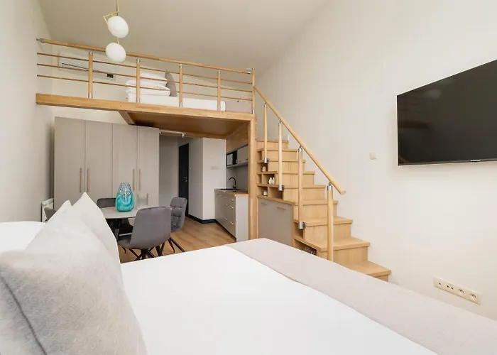 With Mezzanine - Augustianska 1 *